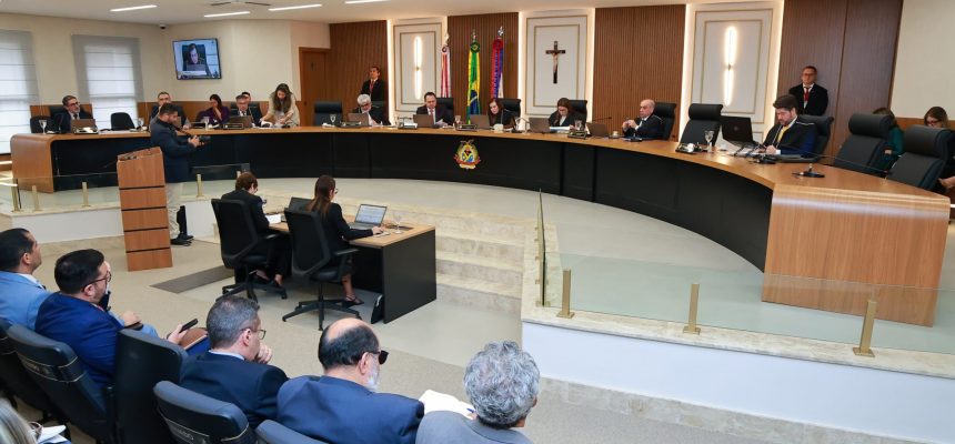 De forma unânime, os conselheiros do Tribunal de Contas do Amazonas (TCE-AM) reprovaram as contas referentes ao exercício de 2023 do Serviço Autônomo de Água e Esgoto de Uarini (SAAE), e aplicaram multas que ultrapassam R$ 208 mil ao ex-diretor Adonel Lira de Souza